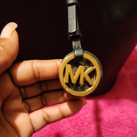 Michael Kors Elegant Black Tote. The Width Is 17 In The Length Is 11 In - Picture 2 of 11